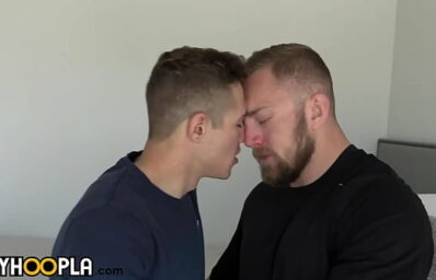 Sexo porno gay de barba comendo seu primo