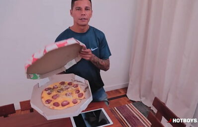 Xvideos amador gay dando pro entregador de pizza