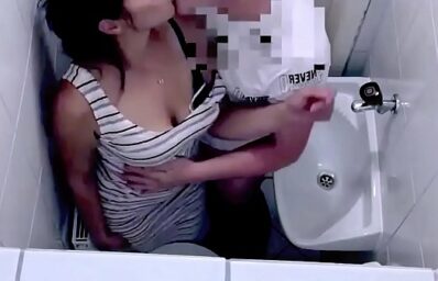 Xvideos sexo no banheiro do restaurante com funcionária
